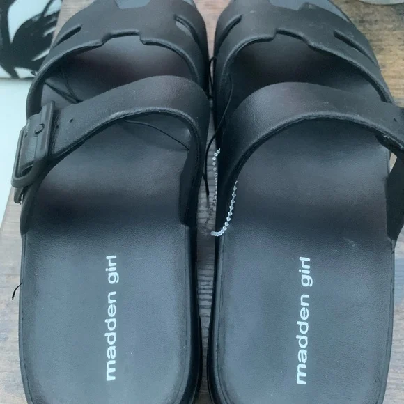 ☀️2 for $35☀️ NWT cute Black “Madden Girl” Black Women's H Sandals - Picture 3 of 6